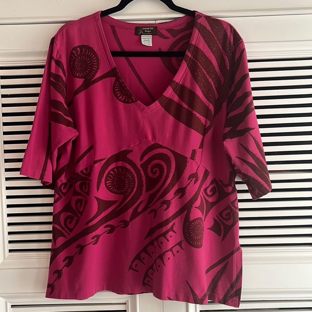 Wahine Toa Woman “V” neckline XXL top